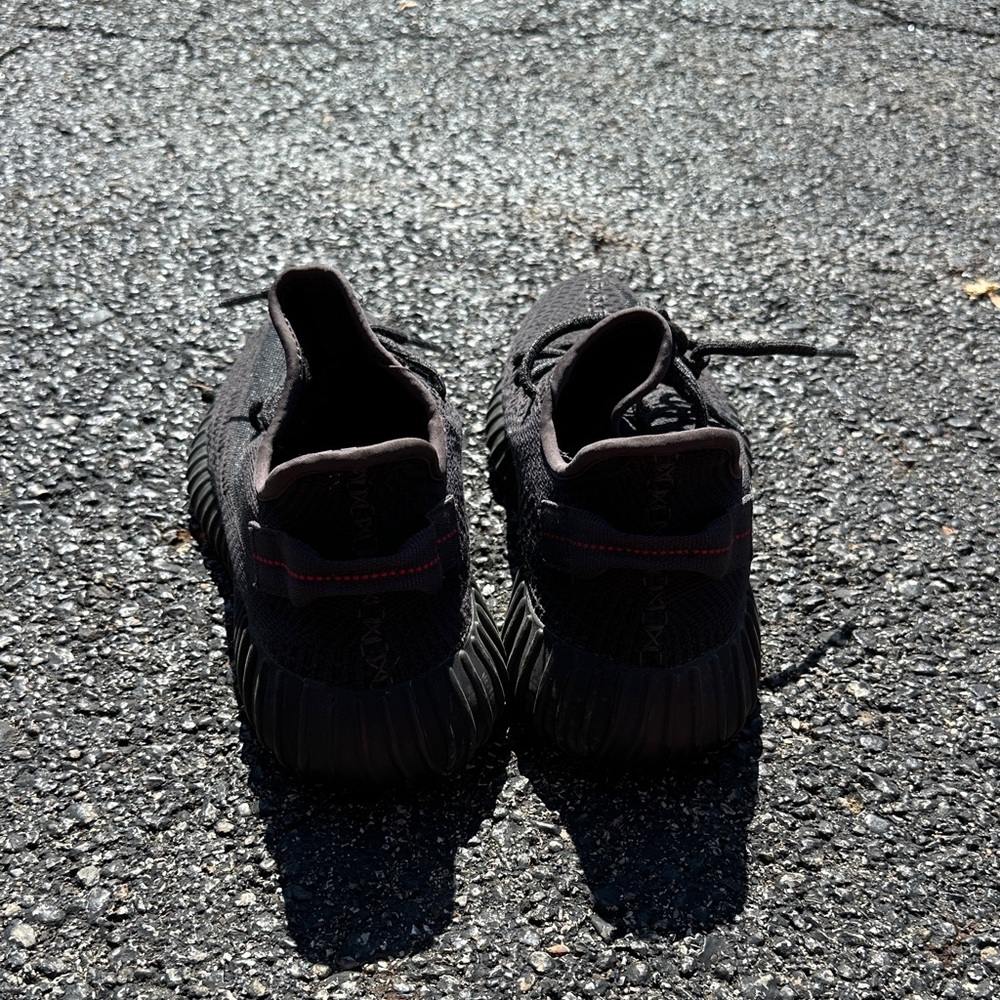 Black YEEZY V2- Static - Picture 3 of 6